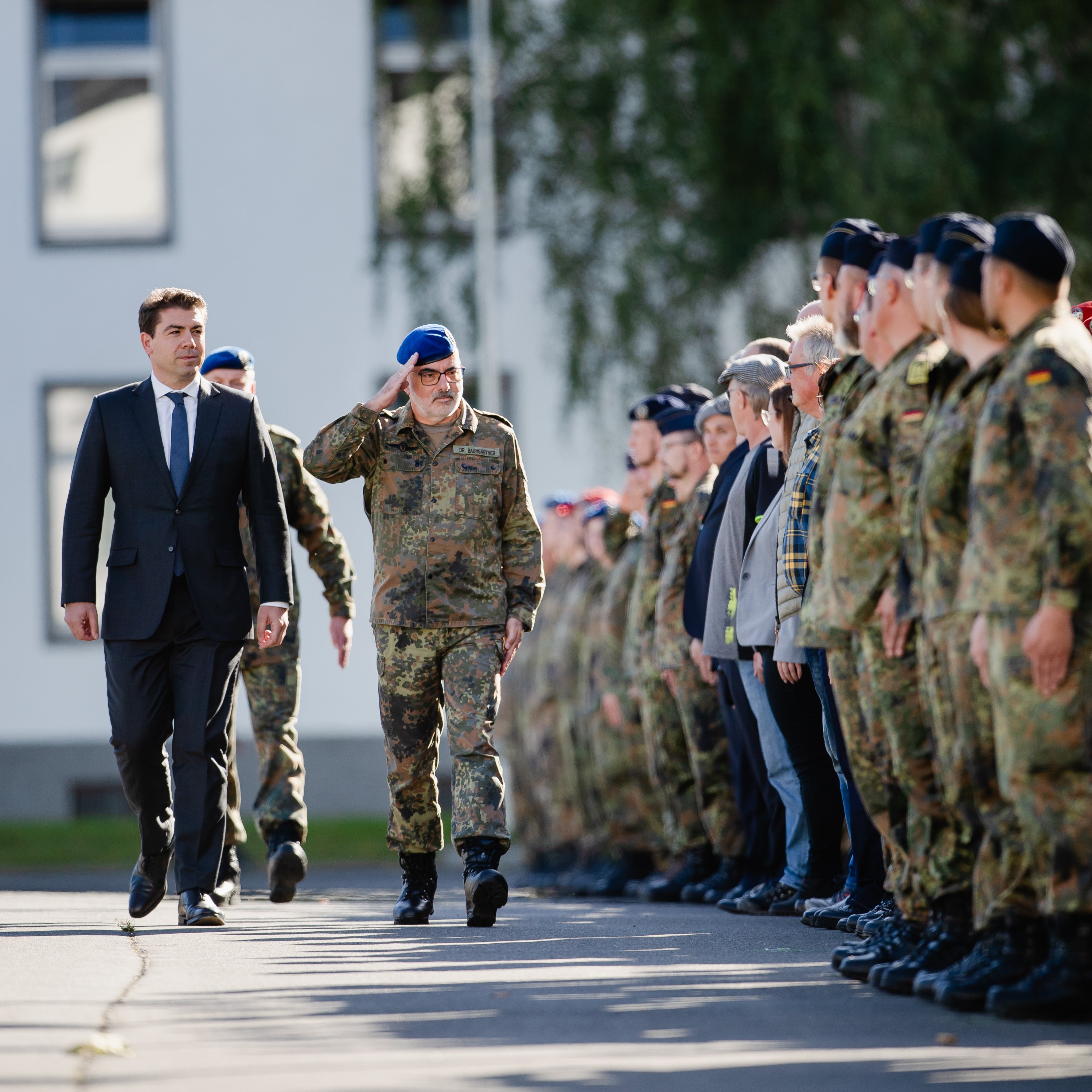 Verteidigungsministerium on Twitter 