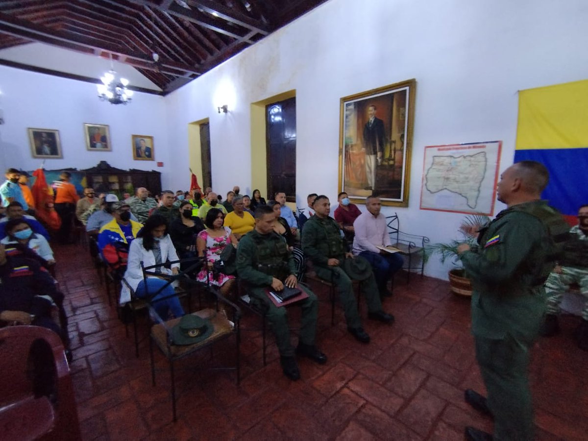 REDI_llanos03's tweet photo. El MG @SLazaroPartidas Cmdte de la @REDI_llanos002 desde el Palacio Municipal Francisco de Miranda en Calabozo Edo Guárico se encuentra en supervisión a los ODDI de esta entidad llanera
#CEOFANB
#FANB
#PuebloConTechoPropio 
@dhernandezlarez 
@PrensaFANB 
@libertad003 https://t.co/aROIQ92hgs
