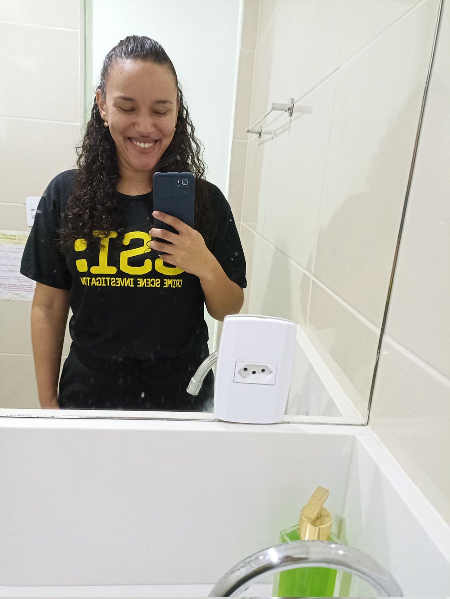 my_bomfim's tweet photo. Não sei tirar foto na frente do espelho, só queria mostrar que vim à caráter pro trabalho no dia de hoje 😂😂😂🫠🫠 #CSI #CSIDay https://t.co/qkS71w90uI