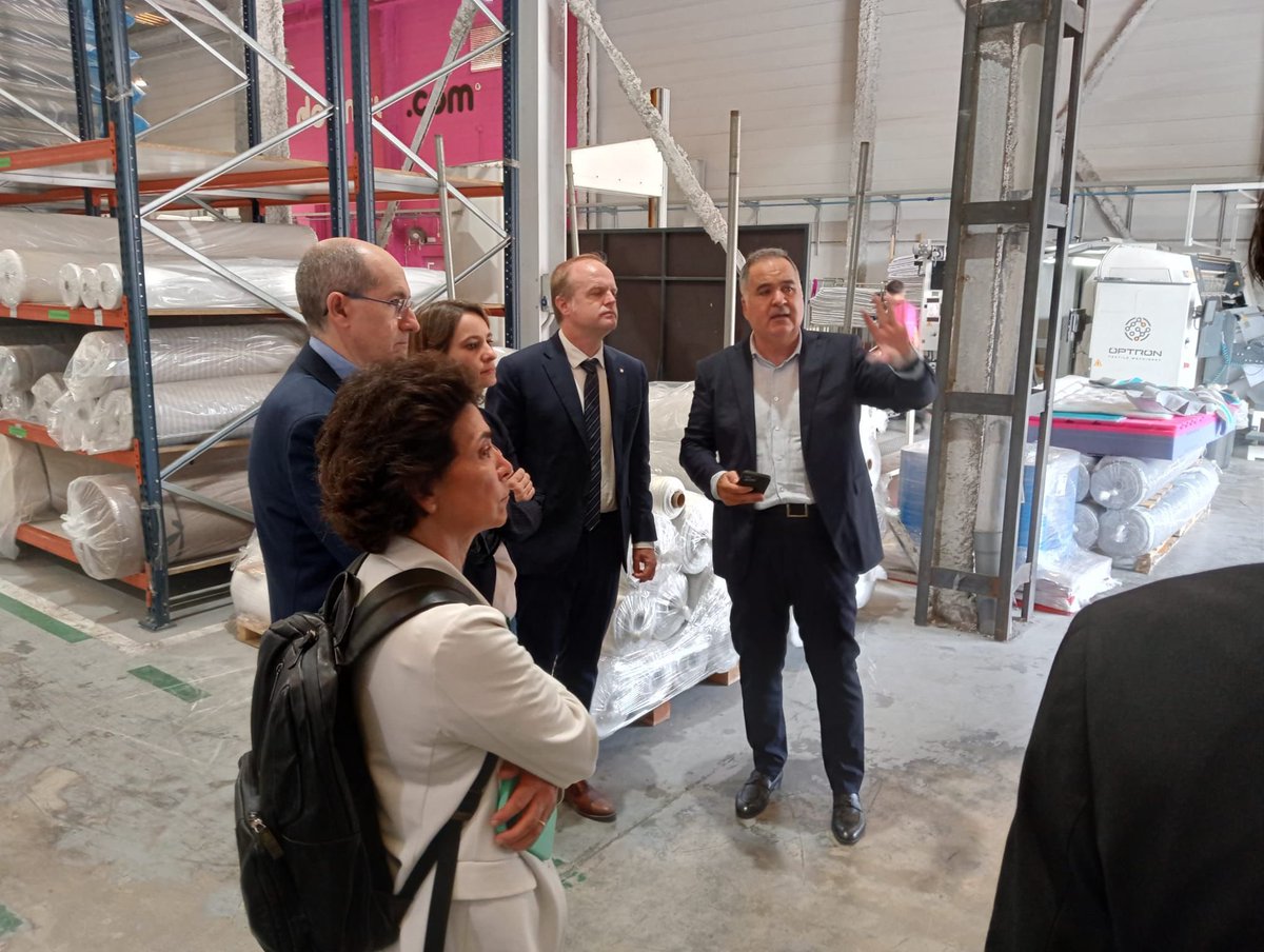 albertcaste's tweet photo. 🛏 Avui hem visitat amb @Jordi_Torrades i @agnesrussinol l’empresa catalana #Dormity.
✅ Exemple exitós d’integració vertical, autoexigència i adaptació a les necessitats de cada client.
😊 Esperem poder-vos ajudar aviar a obrir nous mercats https://t.co/8B9sf86Jq7