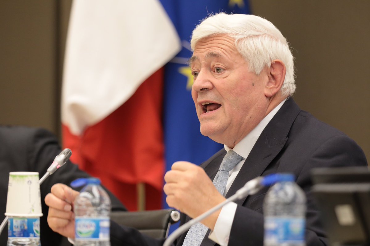 RNational_off's tweet photo. « Nous n’avons pas à rougir du travail des militants de la cause nationale qui depuis cinquante ans, ont défendu la France. Nous avions mis sur la table le sujet de l’immigration et nous avions eu raison de le faire. » - @brunogollnisch
#ColloqueRN https://t.co/fBsR3SmsJv