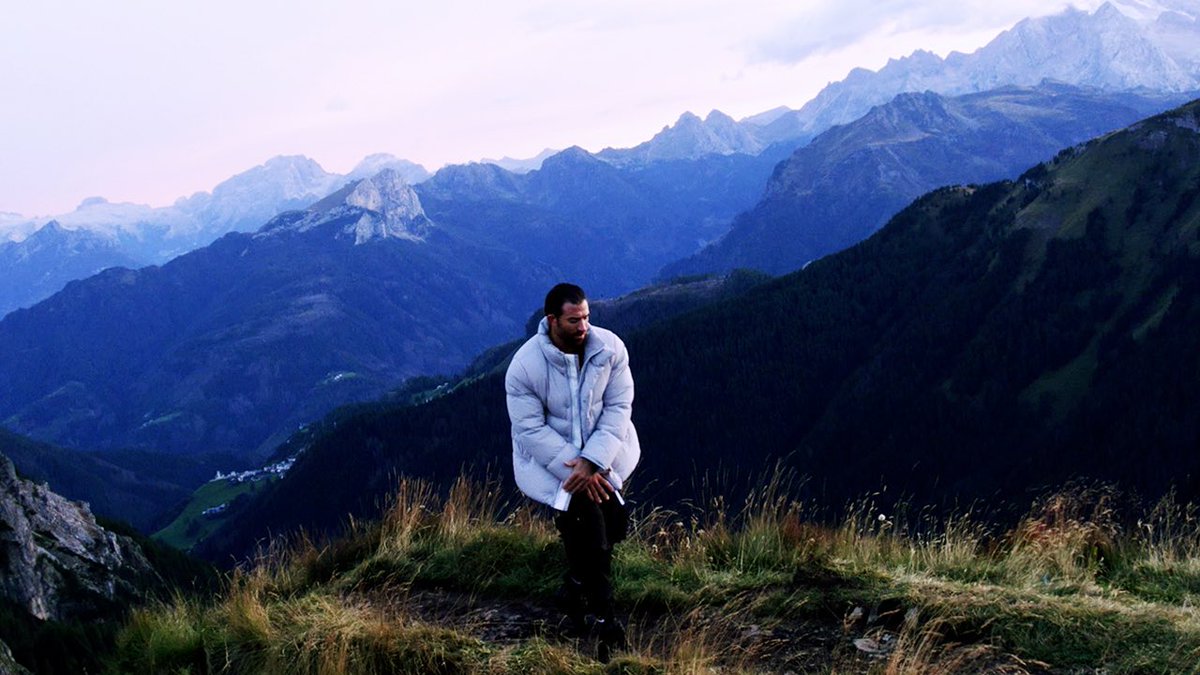 Gleich auf Youtube neues Video und ab 23:59 neues Album! 🦅🥷🏾
ytb.li/metrickz