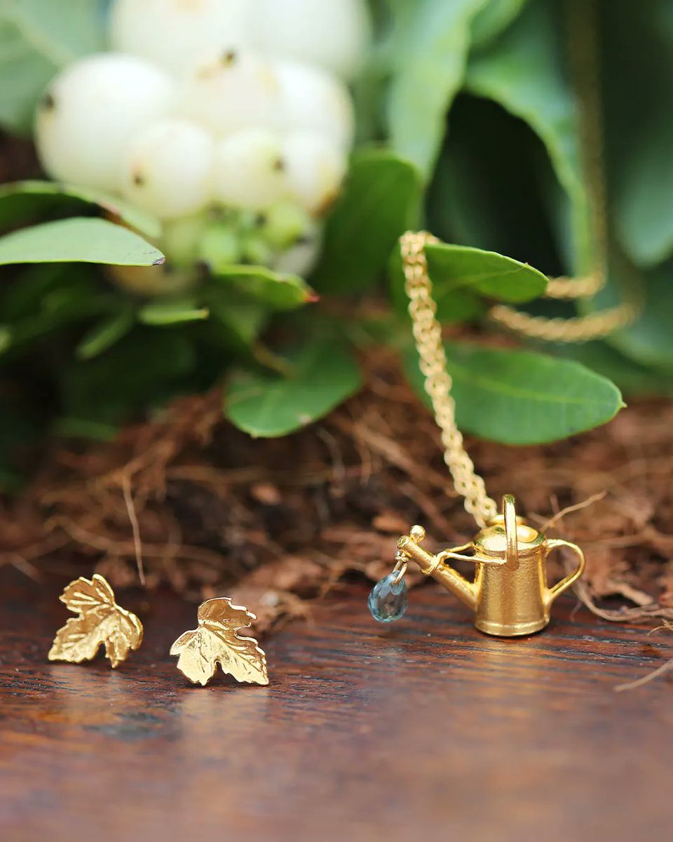 Drizzly days and autumnal leaves... how will you stack up your favourite Alex Monroe pieces this season?💧🍂

Discover our full Alex Monroe collection here: bit.ly/3SAxHr0  💫