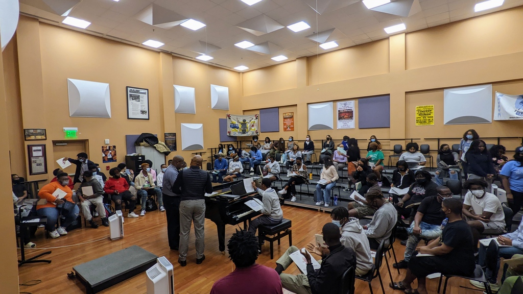 MCGClub's tweet photo. 🎄⛪️It's that time of year again⛪️🎄
Are you excited about the 96th annual Christmas Carol Concert?
#MCGCSings #MCGCDoes #WeAreMCGC #WeAreMorehouse #WearingTheBlazerWithPrideSince1911 #BISSO #111YearsStrong https://t.co/P91EjexnNN