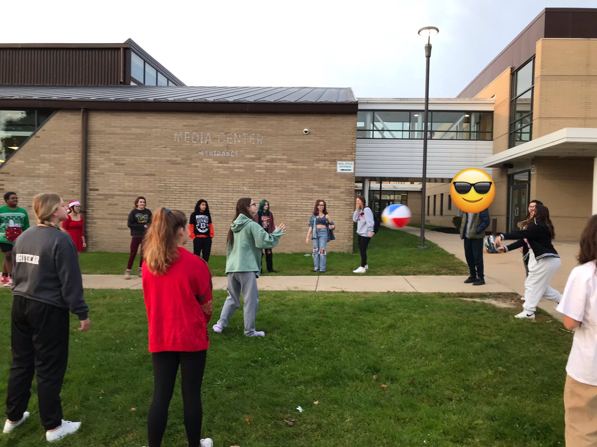JenkinsJokes's tweet photo. Beginning Drama &amp; Theatre students learned the importance of working as an ensemble and the value of spatial awareness as they played Kitty in the Corner and Ball Game. #ModelMustang https://t.co/0n7aczlmuZ