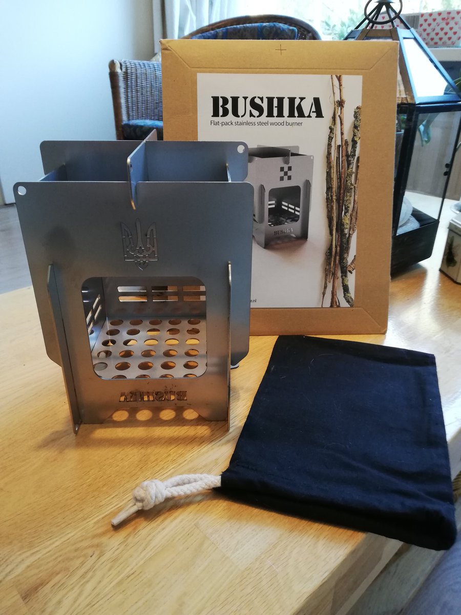 MerlotVine's tweet photo. Daar is onze Bushka! 🥰
Een prima houtbrandertje in een A4 envelop.
Geniaal. https://t.co/mXt1R7xXtt