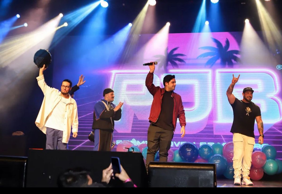 PremioJovem's tweet photo. Eles tem muita atitude! Apresentação do @atitude67 agitou a galera no #SuperPJB 🏆🎤🎧#PJB2022 https://t.co/7fayHS7Ggp