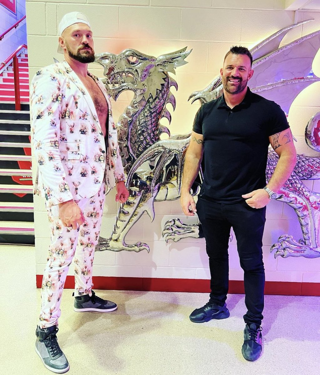 Tyson_Fury's tweet photo. DEC 3rd is coming very quick.
Cardif 🏴󠁧󠁢󠁷󠁬󠁳󠁿 Battle at the castle 🏰 cant wait. 2022.🏰🙏 https://t.co/1AaUQeMm2K