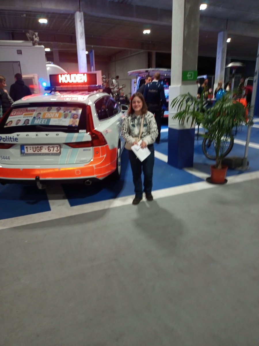 IVanhaver's tweet photo. @VanessaPartoens  groetjes Tiany uit Lokeren. https://t.co/8ycTxaLq8y