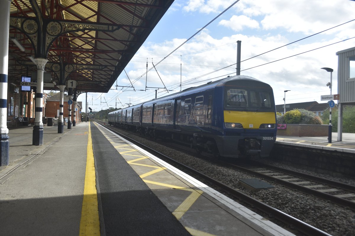 RiggerMortiss's tweet photo. something a bit different on the ECML today @RailVaramis  321 334 having a run out @Clinnick1, we need more wires else where @25kv #ElectrifyEverthing https://t.co/2R9quR38Ft