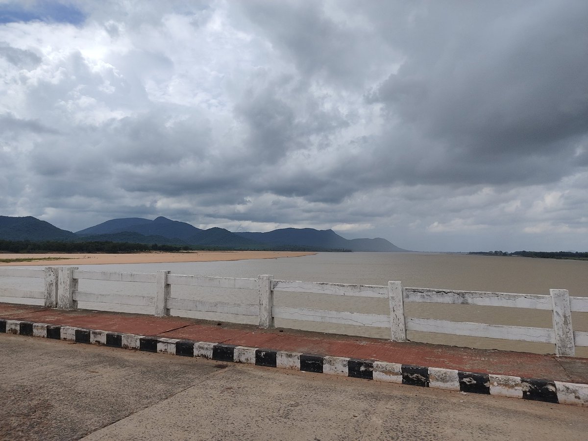 SahooParsu43's tweet photo. ଢେଙ୍କାନାଳ ଭୁବନ ନିକଟବର୍ତ୍ତୀ ମନ୍ଦାରର #ବ୍ରାହ୍ମଣୀ ନଦୀର କିଛି ଦୃଶ୍ୟ।
#OdishaRiver #RiversOfOdisha
#Odisha #ଓଡ଼ିଶା #ଢେଙ୍କାନାଳ #Dhenkanal
ଏହା କୁଆଡ଼େ ଦୀର୍ଘତମ ବ୍ରାହ୍ମଣୀ ସେତୁ ? https://t.co/2aNEu0WlZV