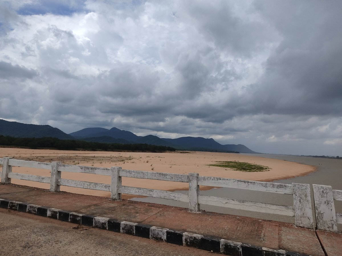 SahooParsu43's tweet photo. ଢେଙ୍କାନାଳ ଭୁବନ ନିକଟବର୍ତ୍ତୀ ମନ୍ଦାରର #ବ୍ରାହ୍ମଣୀ ନଦୀର କିଛି ଦୃଶ୍ୟ।
#OdishaRiver #RiversOfOdisha
#Odisha #ଓଡ଼ିଶା #ଢେଙ୍କାନାଳ #Dhenkanal
ଏହା କୁଆଡ଼େ ଦୀର୍ଘତମ ବ୍ରାହ୍ମଣୀ ସେତୁ ? https://t.co/2aNEu0WlZV