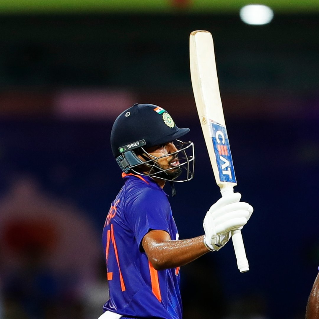 mufaddal_vohra's tweet photo. Shreyas Iyer's last 5 ODI innings:

80 (111) Vs West Indies.
54 (57) Vs West Indies.
63 (71) Vs West Indies.
44 (34) Vs West Indies.
50 (37) Vs South Africa.

- Brilliant run in ODIs continue for Iyer! https://t.co/t2Zldu6vL1