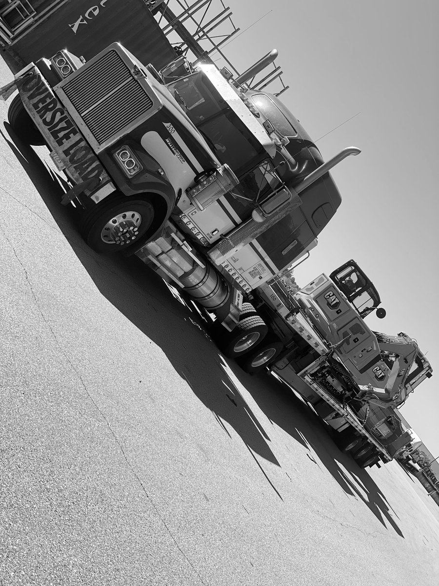 TBird232's tweet photo. Time to ride…#tbtllc #stepdeck #westernstar #starcar #doonan #3axle #oversized #CAT https://t.co/vDYifgCjXC