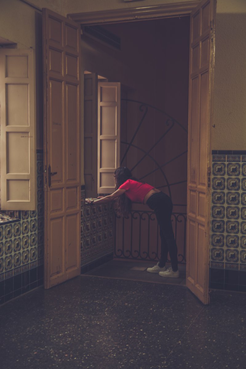 frecuentar la casa de apuestas, adelgazar fumando, asumir la transformación del cuerpo y entrar en comunión con el parásito. Una novela muy bestia y muy lírica al mismo tiempo. Salvajerío extremo.2/3
En librerías y en nuestra web con envío gratis: 
inlimbo.es/libros/categor…