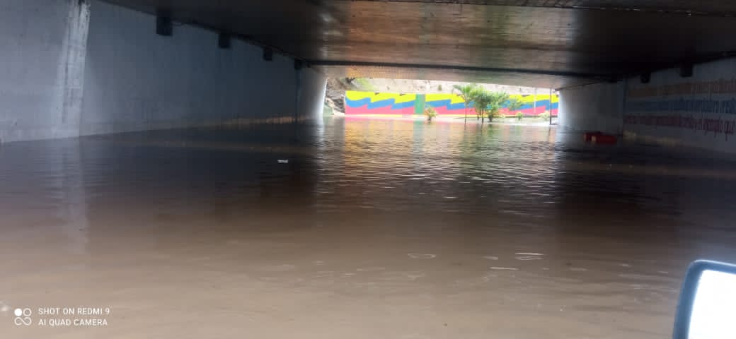 ReporteYa's tweet photo. #6Oct 12:37 pm #Caracas #Lluvias 
@mercadoregulado: Túnel periférico de #Catia sin paso. https://t.co/7rt4aO9iSb