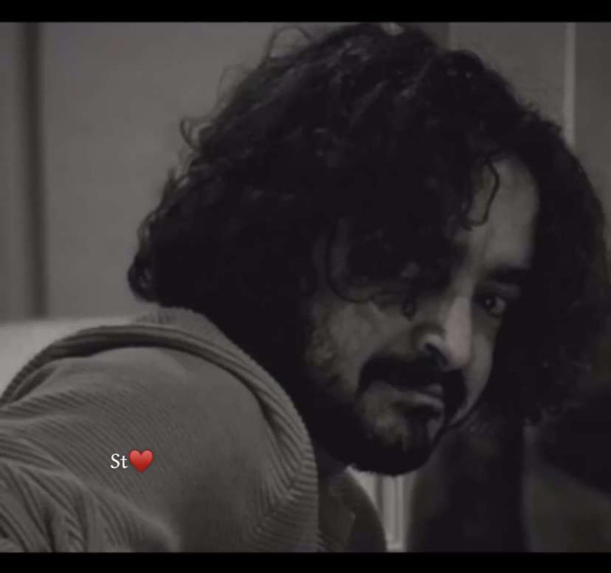 ما همني لو كان فيني تكلمت 
انا نظرةٍ  مني  تبرهن  كلامي 
.
انا افضل العزله و افضل الصمت
لا تقول لي وش فيك و الا علامي 
.
#فلاحيات