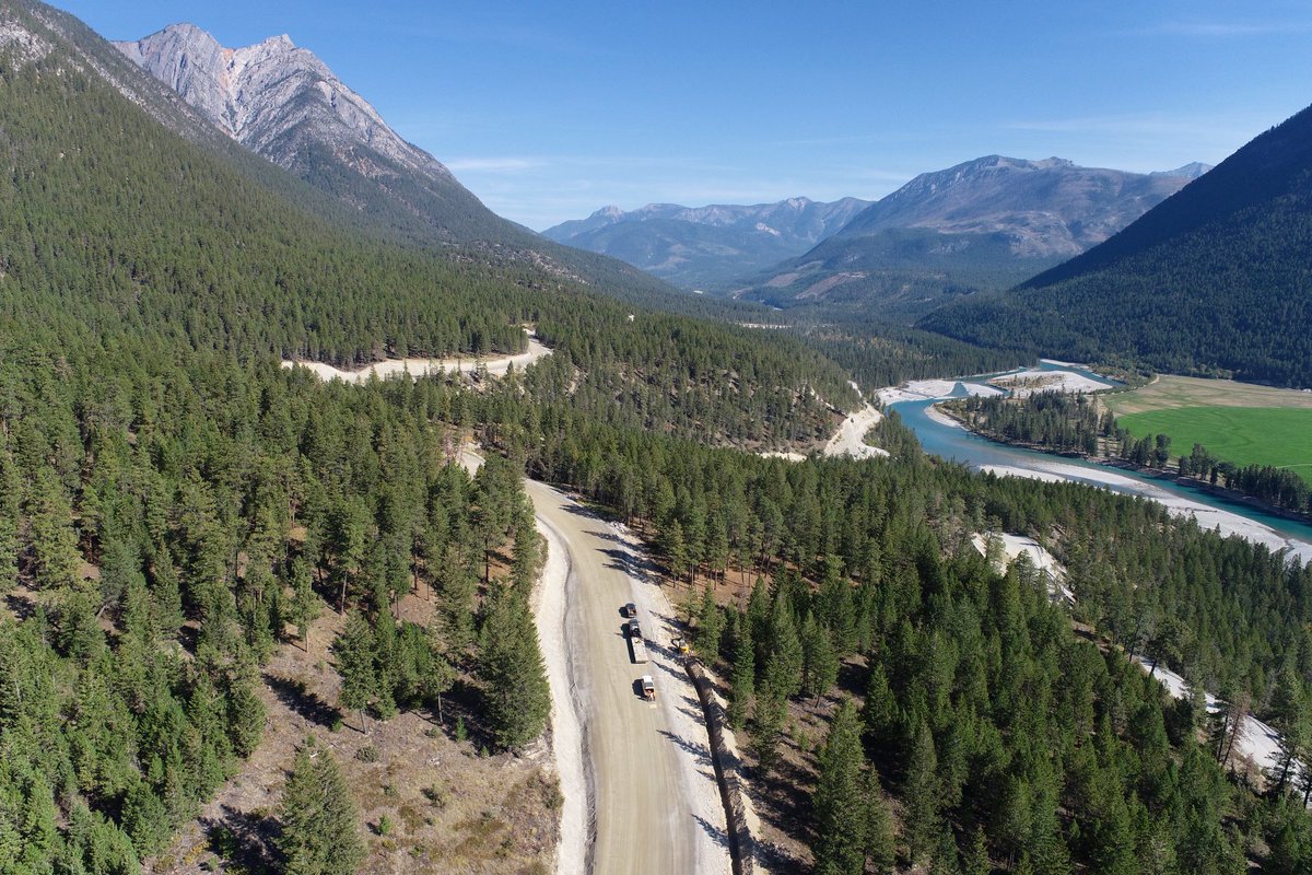 VAST_Resource's tweet photo. A bird’s eye view of the VAST crew working on the new Kootenay Forest Service Road. 

Photo credit: David George, VAST Geomatics Engineering Technologist 
.
.
#eastkootenay #kootenaylife #drone #engineering #roadbuilding #environmental #bcforestry #hiring #officewithaview https://t.co/iMe8fvkjT8