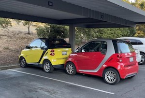 eTagsTweets's tweet photo. #Smartcars being #smart!๐ #creativeparking #parkingjob #parkingspot #carparking #smallcar #smartcar @smart_worldwide #cutepic #cutepics #streetparking https://t.co/0iBzhTmhzy