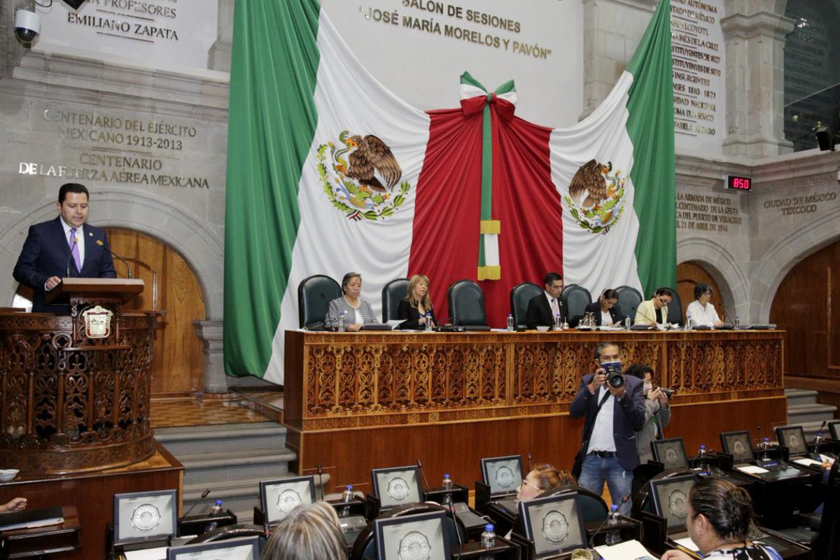 edomexinforma_'s tweet photo. Se presenta a comparecer ante el Pleno de la @Legismex el titular de @SeducEdoMex.

🔺Dentro de los indicadores más sobresalientes, disminución del abandono escolar, ya que, siete de cada 10 estudiantes lograron egresar. 

Más información: https://t.co/BJhyCyhDkR https://t.co/jAMbHfaoiP