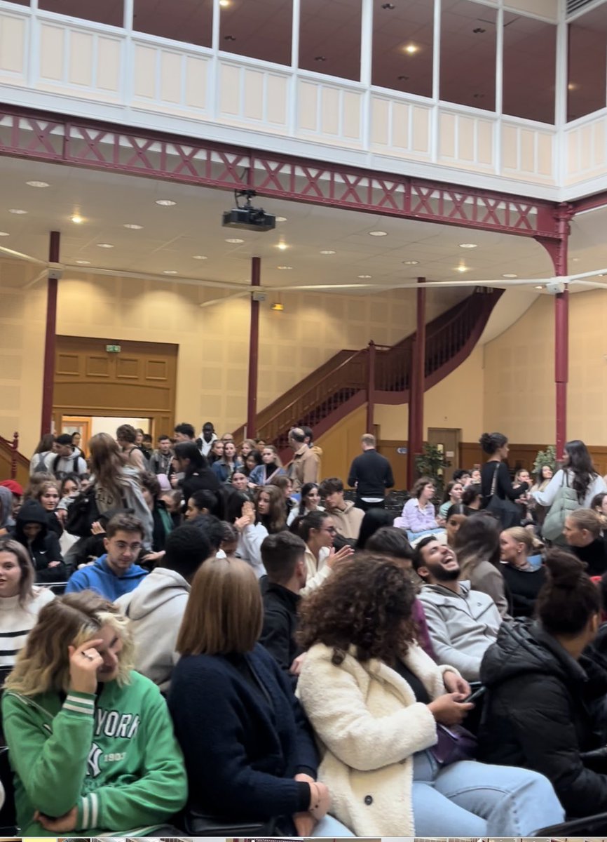 duhamel_vanessa's tweet photo. Tant qu’il restera des témoins pour raconter, nous serons là pour écouter.
Beaucoup d’attention et de respect ce jour pour le témoignage d’Esther Senot, rescapée d’ #Auschwitz, à l’invitation de l’association pour la mémoire des enfants juifs déportés des Hauts-de-France #AMEJD https://t.co/gY3Byra9ZT
