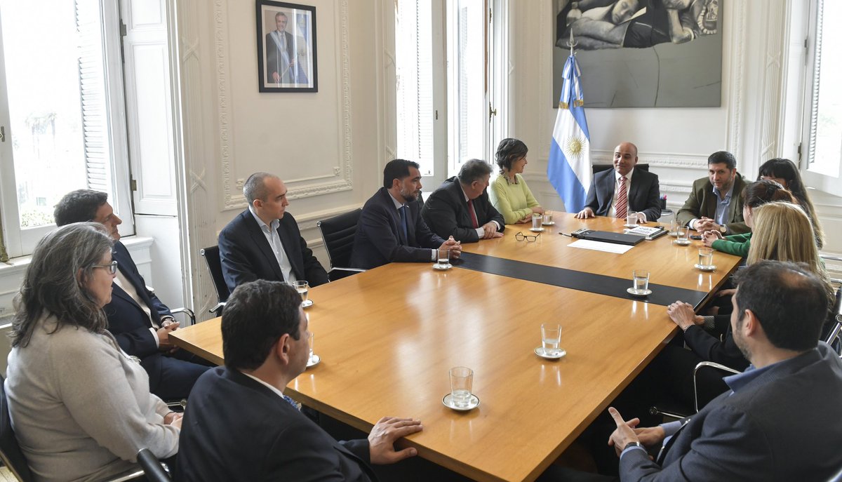 JuanManzurOK's tweet photo. Más tecnología para la medicina argentina 🩺
Con la firma del nuevo convenio entre @ARSATSA y el @HospGarrahan, potenciaremos el acceso a la conectividad y la seguridad informática de este centro pediátrico de referencia en salud pública, gratuita y de alta complejidad en el país https://t.co/QvVyH2NQn6