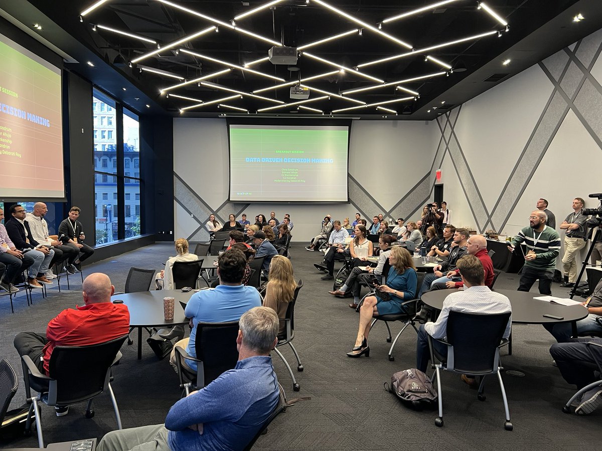 twittyhoops's tweet photo. 100+ youth sports leaders digging into creating a data culture for youth sports management ๐ง ๐ฅ ๐งฎ ๐. Thanks to @GCsports @DiamondKinetics @ProSkillsBball and @CjBlankenship8 from @leagueapps #nextup22 https://t.co/RjT3oC7Wnt