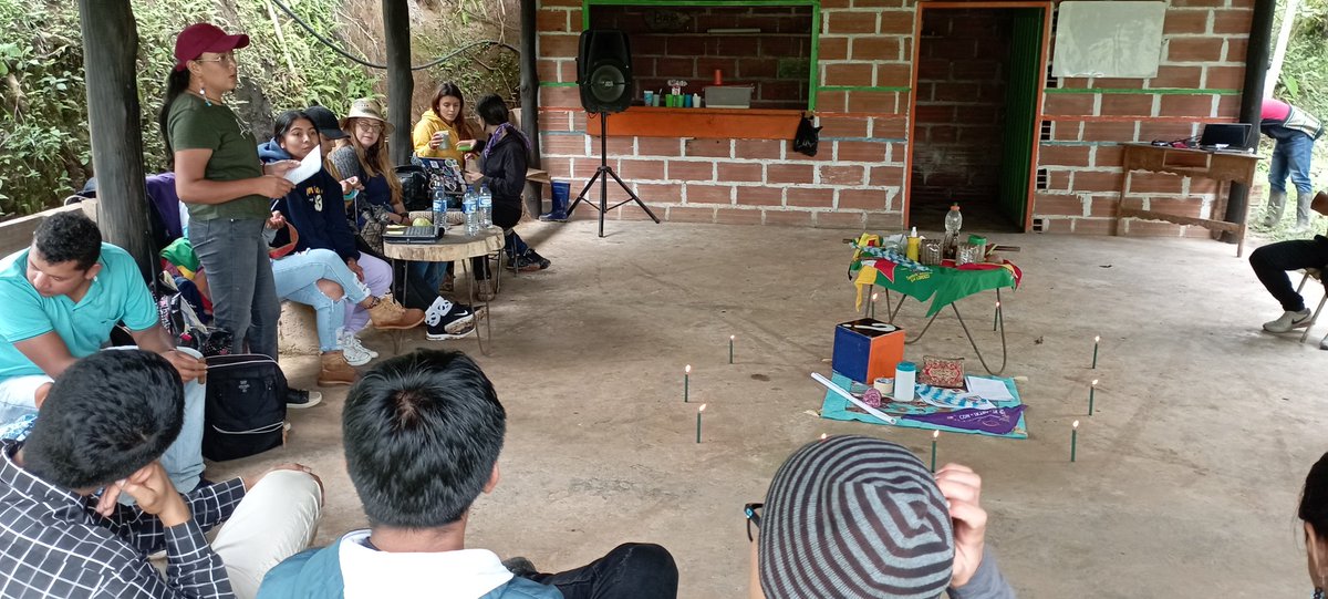 tejido_del's tweet photo. #hilando Caldas, en este momento en el territorio de San Lorenzo #riosucio. Durante el desarrollo del diplomado Tejiendo Memoria con jóvenes de las comunidades.
@ColCientifica @MincienciasCo @udecaldas @ICETEX https://t.co/CD2ZlHWOiu