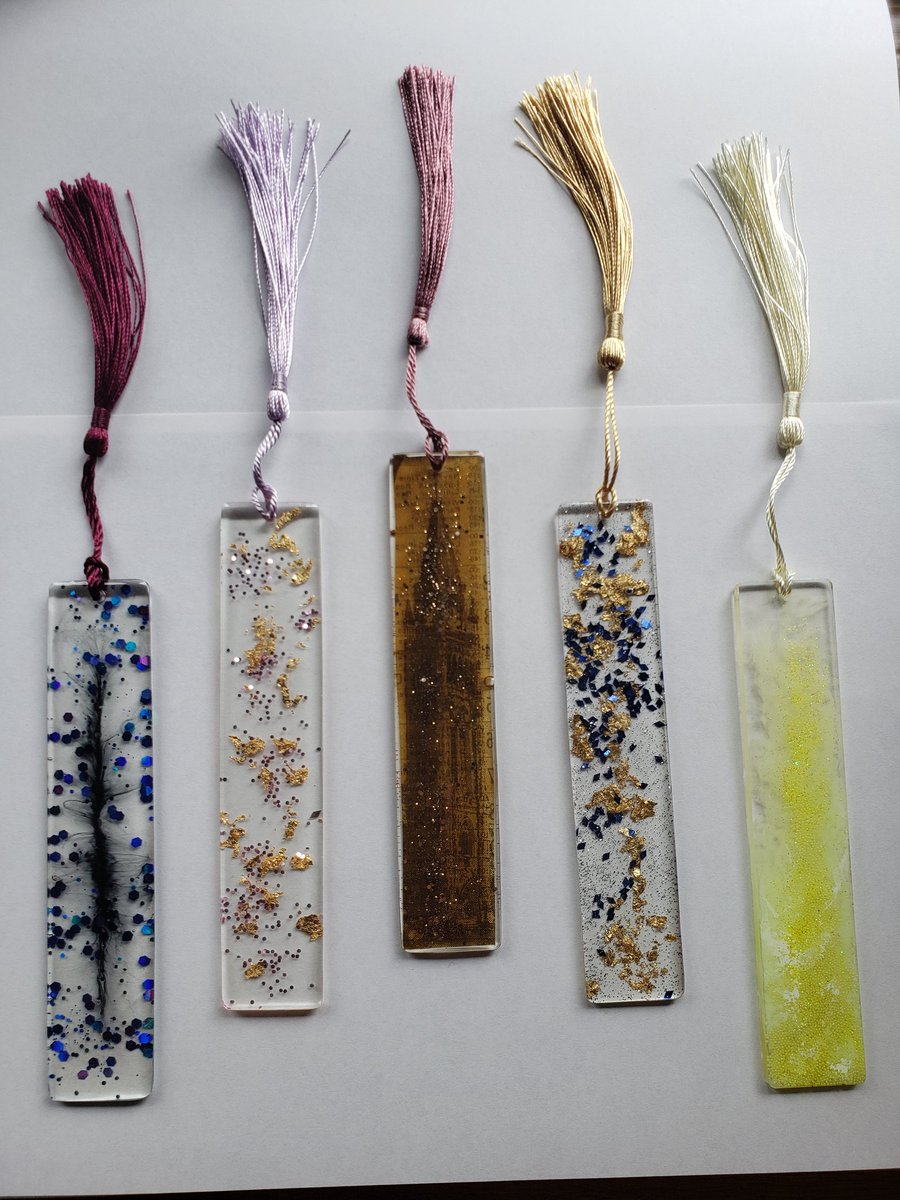 📣 SALE 

glittery bookmarks are 15% off! 
etsy.com/ca/listing/112…