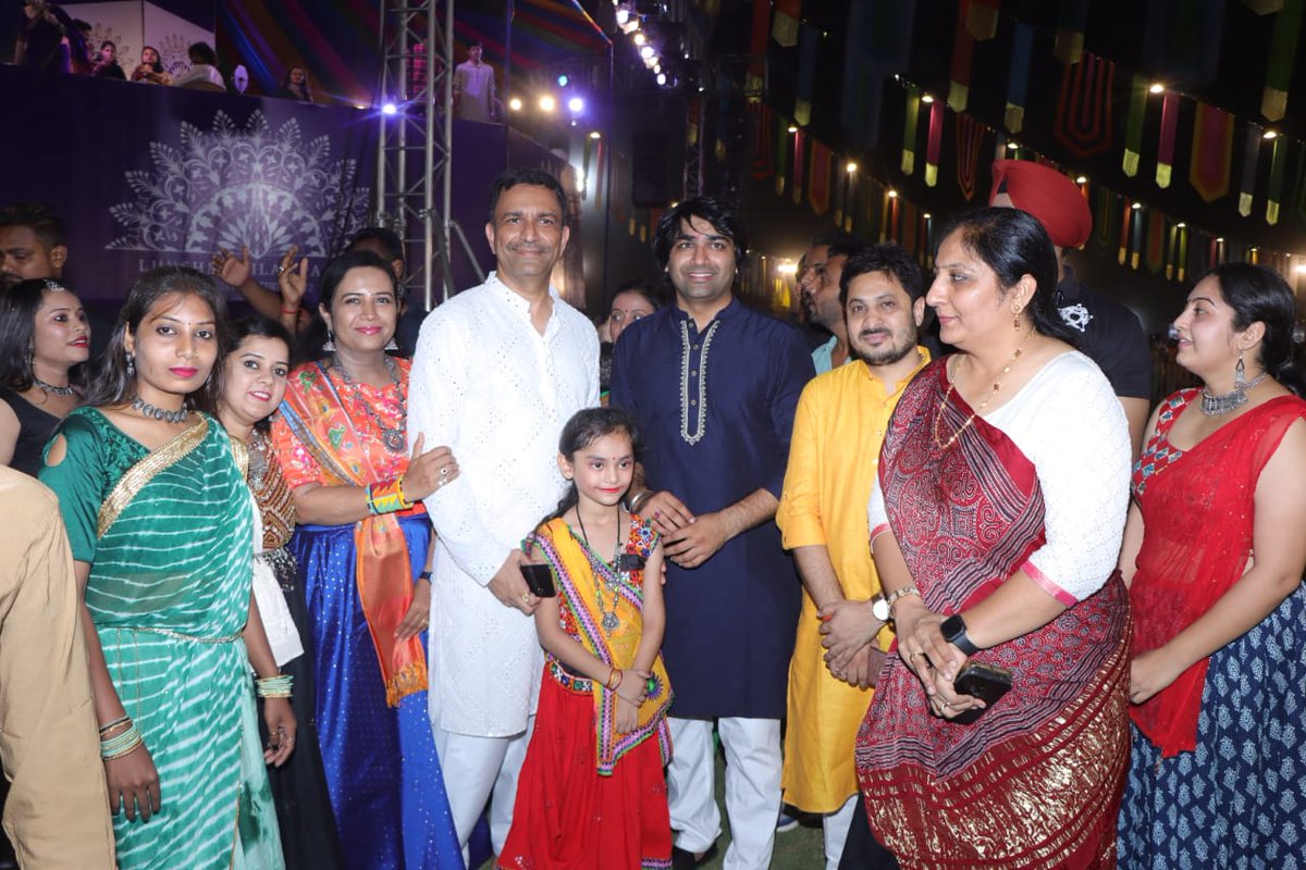 Vadcitypolice's tweet photo. @drvijayshahbjp 

#VadodaraCityPolice #VTET #Rajmahalground #Navratri #garba2022 #LakshmiVilasPalace #HeritageGarba #JOYeBike https://t.co/VM9ypNATnz