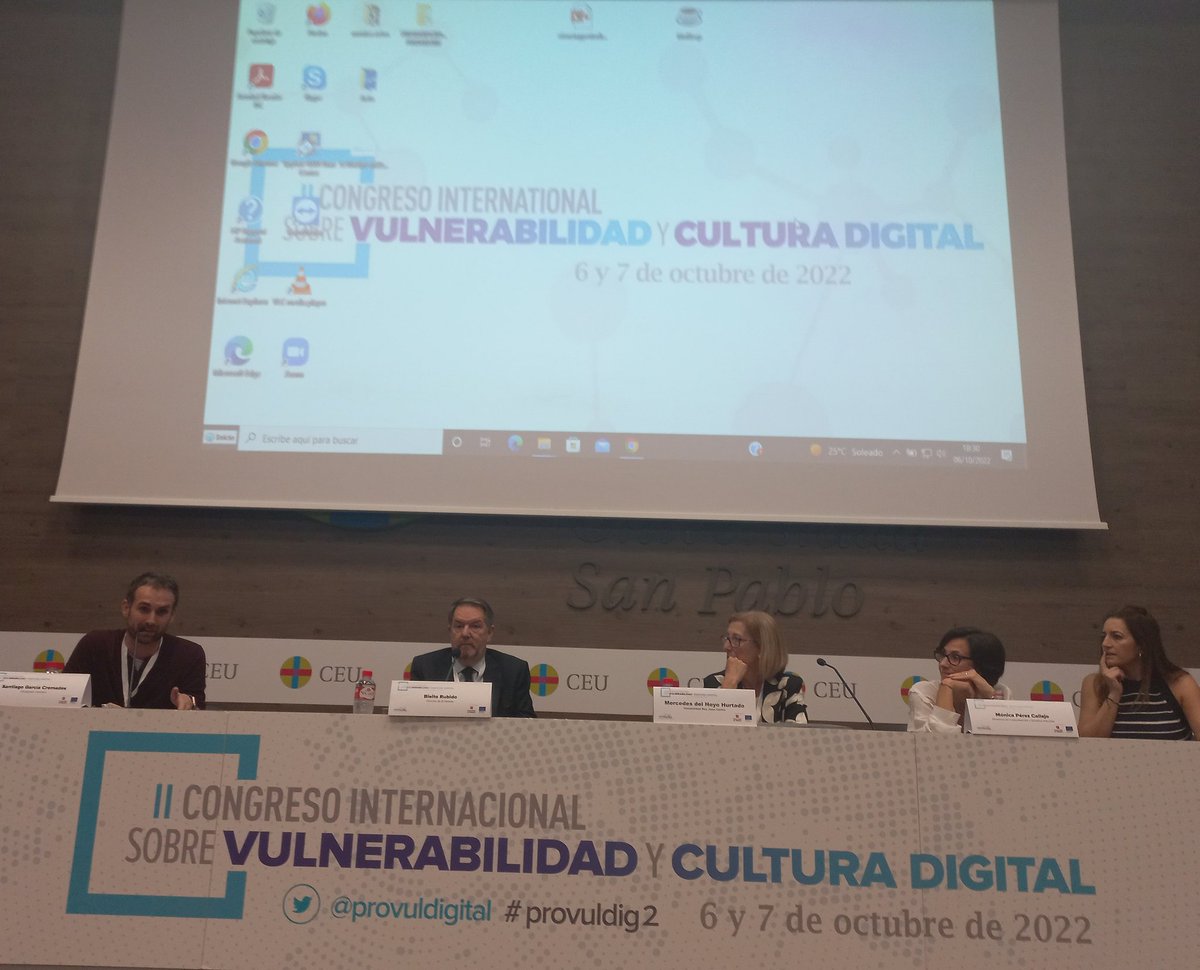 provuldigital's tweet photo. Finalizamos la primera jornada del Congreso #Provuldig2 con la mesa redonda #retos y #oportunidades de la sociedad #digital. Nos acompañan los ponentes @SantiGarciaCC @bieitorubido @MonicaPCallejo #ElenaOrtegaAlonso. Modera @MercedesdelHoyo https://t.co/JDyxyGtJ5r