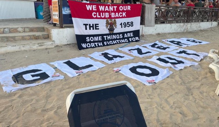 Glazerspissoff's tweet photo. Will never stop home and away we want #GlazersOut https://t.co/k0ipyAQKgK