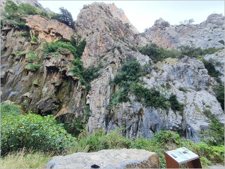 transicioeco's tweet photo. 🏞️ Avui Dia Internacional de la Geodiversitat #GeodiversityDay donem a conèixer els els treballs de diagnosi de l’estat de conservació dels indrets inclosos en l’Inventari d’espais d’interès geològic.

👉 https://t.co/sxlU1MU8Ng https://t.co/crAGnVjS6G