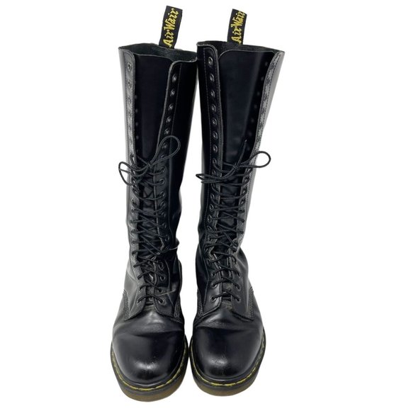 tnkrbel13's tweet photo. So good I had to share! Check out all the items I'm loving on @Poshmarkapp #poshmark #fashion #style #shopmycloset #drmartens: https://t.co/0TAhlssIhY https://t.co/XFsB4l9IJr