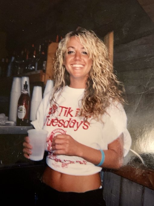 Here's a #ThrowbackThursday to me at 25! 💕 What do you think? 🥰 https://t.co/cjyIeyiPkD