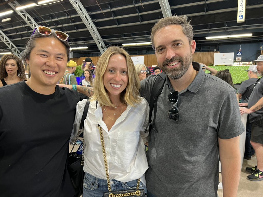 empax1's tweet image. Love seeing our #founders working together. These two have been in the @PoseidonInvest universe for an amazing run @meadow @hua @headset_io @cy_scott @HallofFlowers_ @MorganPaxhia