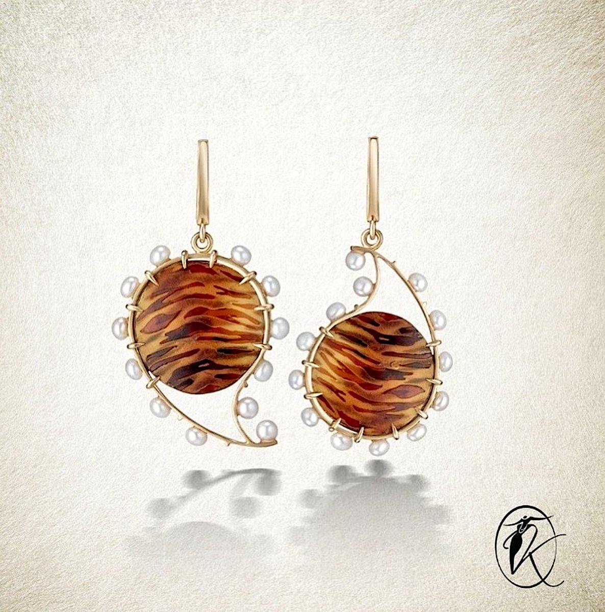 tkalyuzhna's tweet photo. Here is amber, round - lens-shaped (you see a circle in the photo, but in fact it is like a lens 5 mm thick).
What do you like or dislike?
I'm interested in your opinion.
https://t.co/x4n9tMQ3dU

#earrings #jewelery #jewelry #jewelrydesigner #art
#artwork #gold #amber #Ukraine https://t.co/A5xLelHBIq
