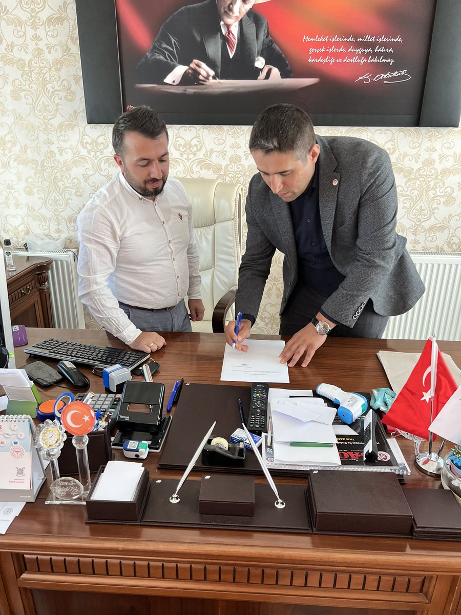 Genel Başkanımız Serkan Kaya ve Şiran Devlet Hastanesi Başhekimi Dr Mustafa Kılıç,ŞİDEF ŞEKAV organizasyonu ile Şiranlı hayırsever iş adamlarımızın desteğiyle alınan Şiran Devlet Hastanesine bağış yapılan 2 adet diyaliz ve 1adet Kadın Doğum Ultrason cihazının protokolünü imzaladı