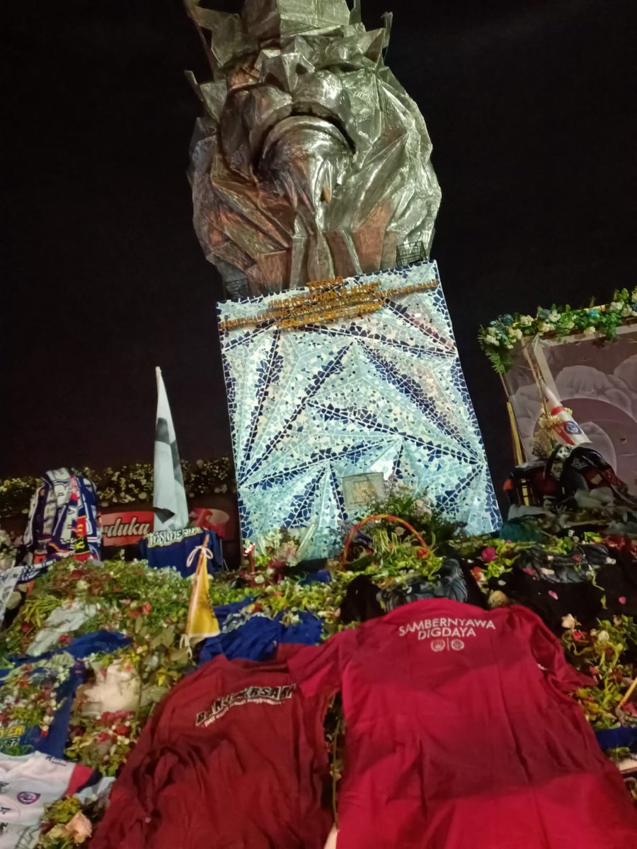 Squadra1923's tweet photo. Solidaritas utk Tragedi Kanjuruhan tidak akan pernah usai hingga yang salah dihukum dengan seadil-adilnya !!
#UsutTuntasTragediKanjuruhan https://t.co/EiqOtZAi57