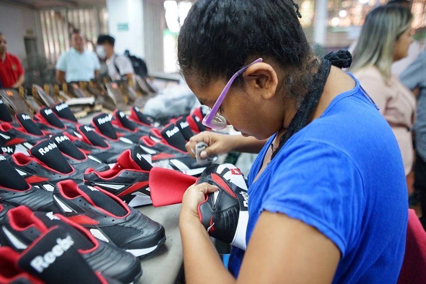 Sostuvimos encuentro con empresarios y la Cámara de Comercio del mcpio. #Bolívar del #Táchira, donde evaluamos los planes de desarrollo que se han realizado, las obras de vialidad, entre otros temas, a propósito de la apertura comercial fronteriza en beneficio de ambas naciones.