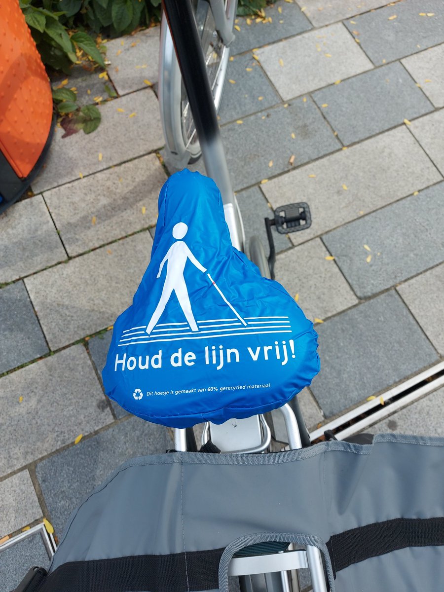 Deze week #WeekVanDeToegankelijkheid . In het kader daarvan is een schouw gedaan of er fietsen op de blindengeleidelijn stonden. Deze kregen als herinnering een zadelhoesje. De meeste hoesjes liggen nu echter weer in de kast want het zag er prima uit! Complimenten! <a href="/Gem_Leusden/">Gemeente Leusden</a>