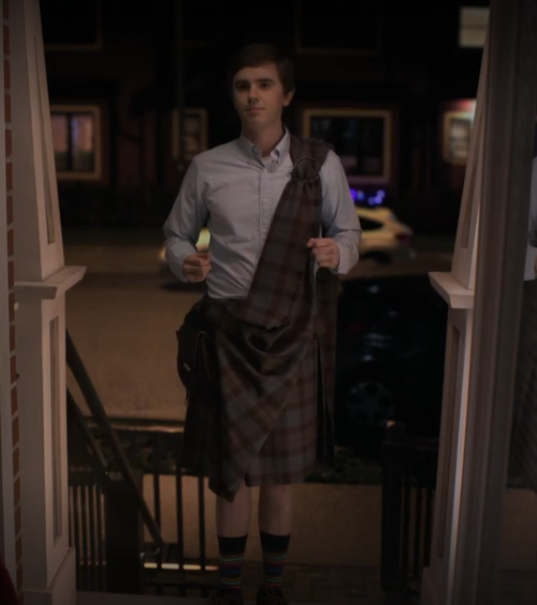 prayers4Bom's tweet photo. #WHYDOESNOONETALKABOUTTHIS???
#HeWasWearingAKILT
#OrTryingTooAtLEast
#Iscreamed
#ThisPictureShouldveBeenOnThePhotoRollAtHisWedding
#FreddieFriday
#TheGoodDoctor
#FreddieHighmore
#DrDimples https://t.co/fLbmui4zNJ