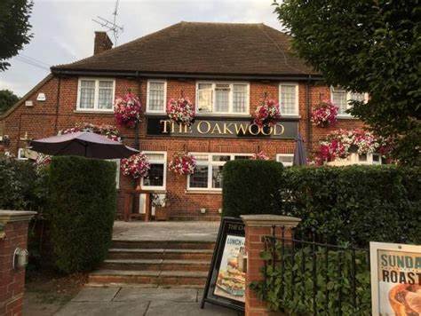 RosSouthendPast's tweet photo. Friday 21st October from 10.30am - 2.30pm, sees our group holding a fundraising event for WEAR IT PINK for BREAST CANCER NOW.    The event will be held at THE OAKWOOD, Rayleigh Road, Eastwood.  Please come along and support this worthy cause.   Raffle and Tombola included. https://t.co/500Md3xnT1