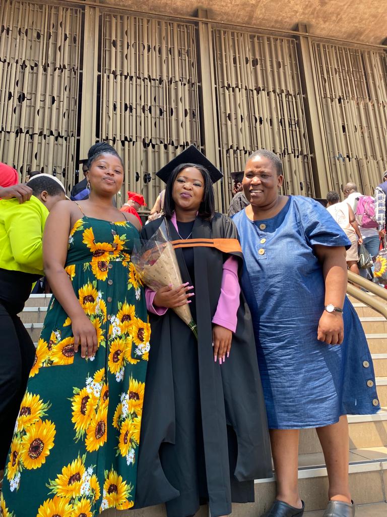 MaremaTlego's tweet photo. [MY GRADUATION DAY] BA(Communication sci) in the bag.
😊😊🔥 My heart is full, To my family, Comrades and Friends your support is everything.🌼💞 God bless you for me.❤🌼💞  
#circleofexcellence @unisa spring graduations https://t.co/eRdXd0jYZw