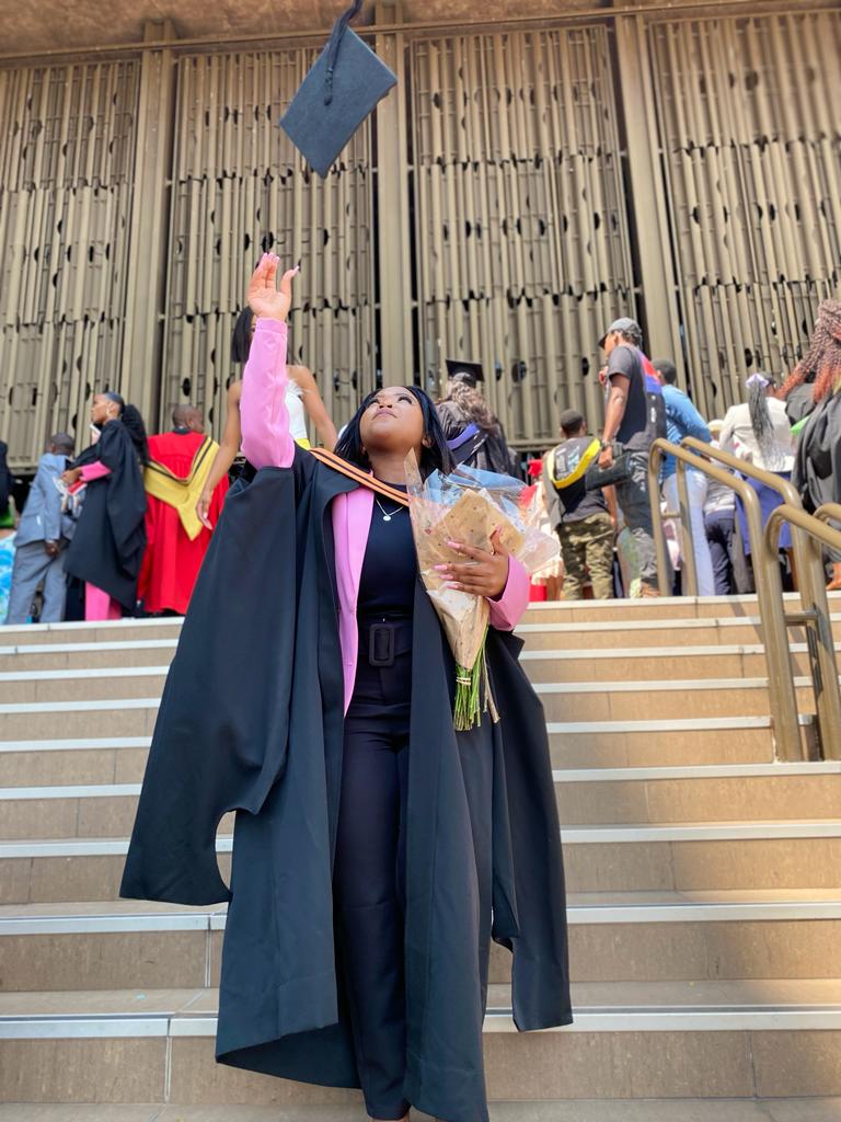 MaremaTlego's tweet photo. [MY GRADUATION DAY] BA(Communication sci) in the bag.
😊😊🔥 My heart is full, To my family, Comrades and Friends your support is everything.🌼💞 God bless you for me.❤🌼💞  
#circleofexcellence @unisa spring graduations https://t.co/eRdXd0jYZw
