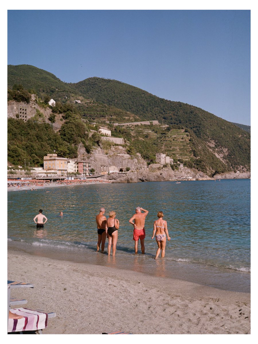 michellefsharp's tweet photo. italian summers on medium format film 💛 #kodakgold200 #plaubelmakina67 https://t.co/h3dmG0Fgjq