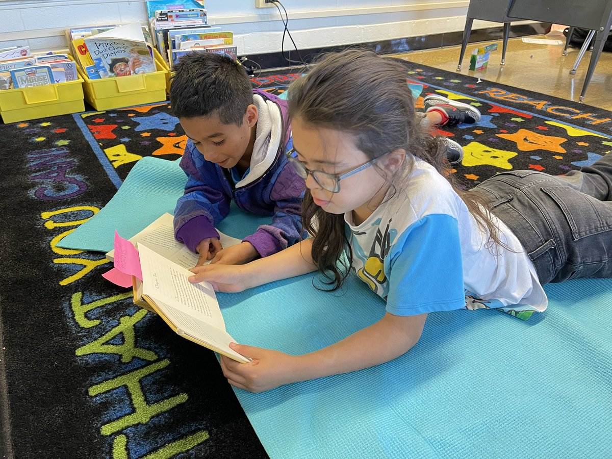 JPlascencia4th's tweet photo. Our first novel study is off to a great start! 📖 #d84ontrack https://t.co/0OibkchAnh