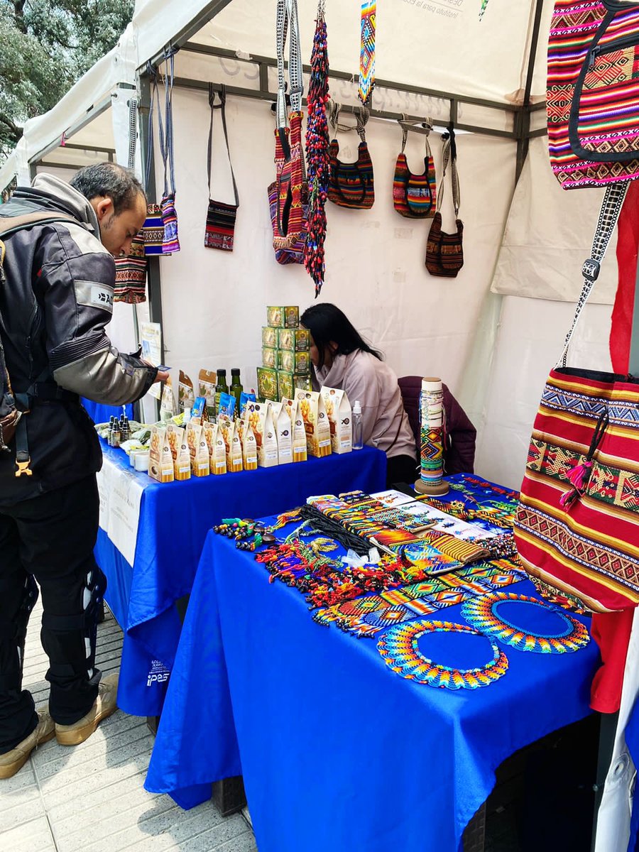 IPESBogota's tweet photo. Nuestros emprendedores ofrecen productos generados desde su creatividad y esfuerzo en la II Feria “El CAD Emprende con el IPES”.
Con el apoyo de @HaciendaBogota y el CAD, esta feria se realizará todos los primeros jueves de cada mes.
#IPESTeImpulsa https://t.co/U6plZz2L5C