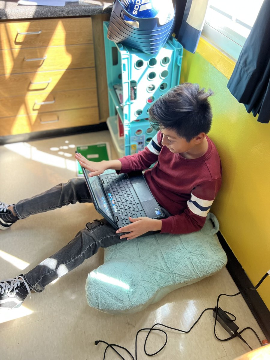 Kelly_Mahaffey_'s tweet photo. 🌎Global Read Aloud Week 1📚
Ms. Henson’s 5th graders read the book You Matter. Then we recorded a video talking about how we matter on Flip! We can’t wait to see the videos from our connecting class! #GRA22 #MonaviewOnTheMap #MonaviewMoments https://t.co/8pFl80vPbn