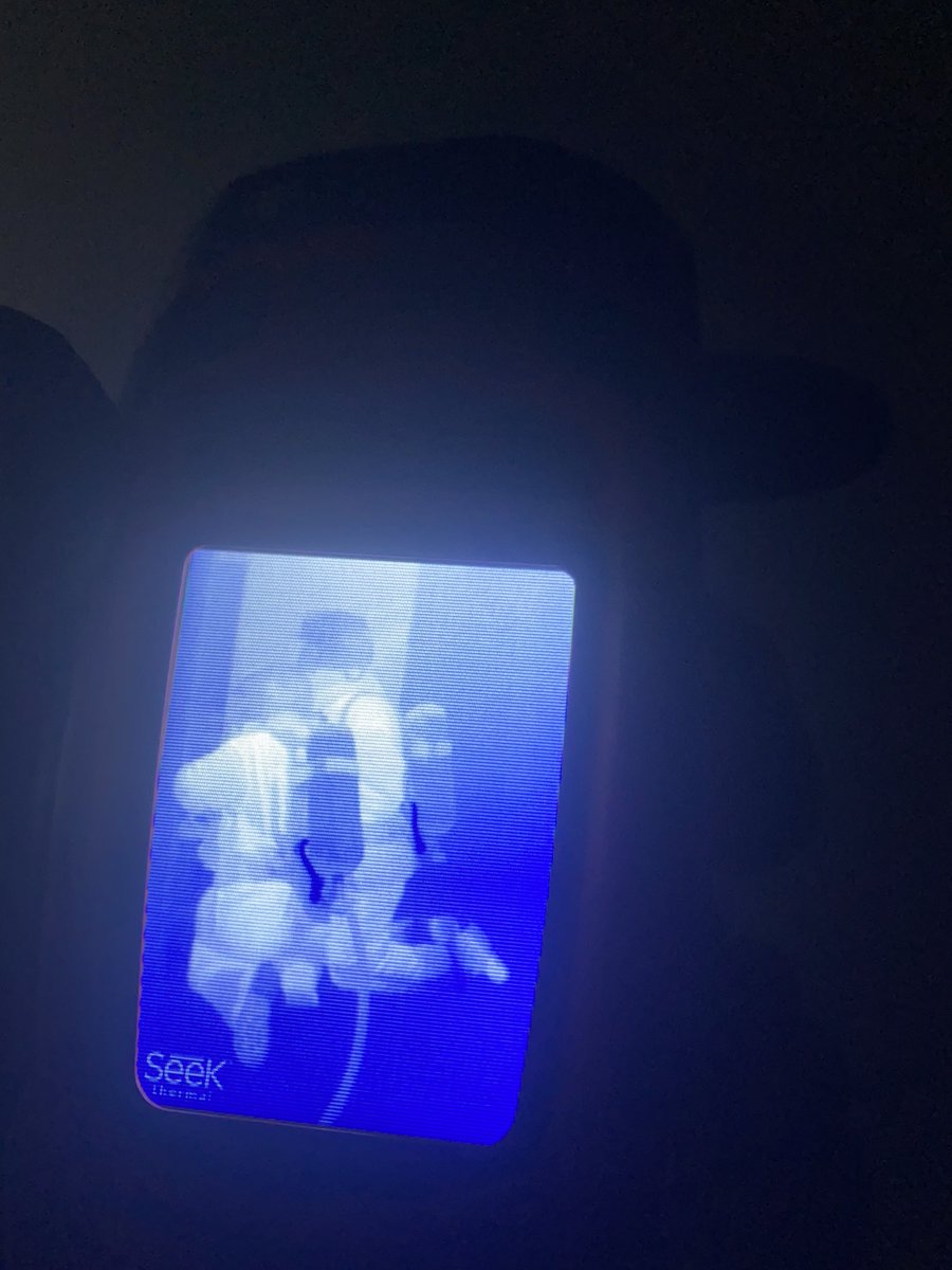 Tijdens de opleiding maken we gebruik van kleine handzame warmtebeeld camera’s eigendom van <a href="/Vakbekwaam_ZHZ/">Vakbekwaamheid BrandweerZHZ</a>  Wij houden afstand zodat cursisten geen last ervaren en kunnen toch onder rokerige omstandigheden meer dan voldoende observeren <a href="/seekthermal/">Seek Thermal</a>